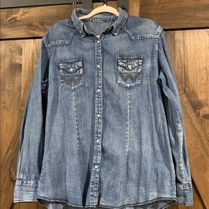 wrangler Denim Button-Up Shirt with Pocket Details